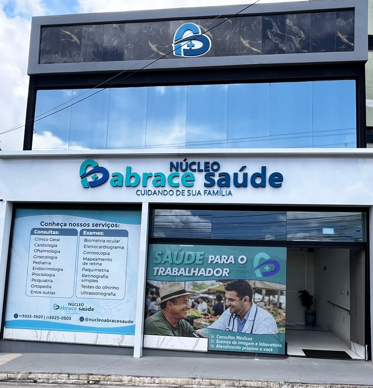 Fachada da clínica Núcleo Abrace Saúde no Centro de Vitória da Conquista - BA
